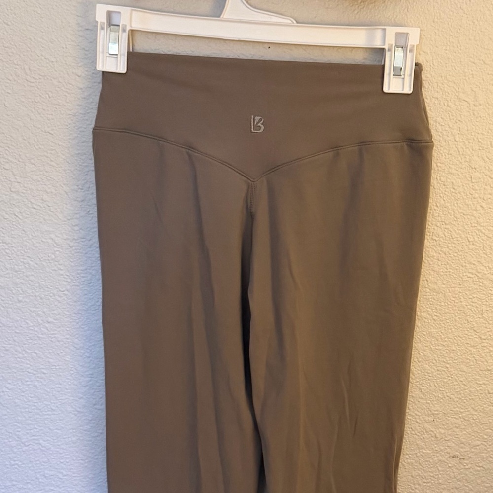 BuffBunny Taupe Cross-Front Sports Bra & High-Waist Leggings Set - Picture 2 of 5